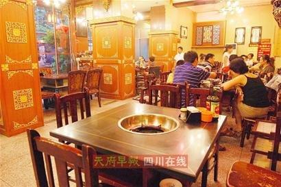 弃老油后成都火锅迎来首个节日火锅店老板最闲供油商最忙