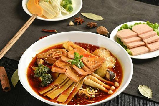 夜宵"江湖"上的一霸麻辣烫创业首选