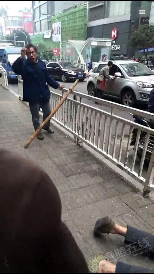社会正文今天南门山发生一起打架事件,两个因为抢生意在菜市场门口