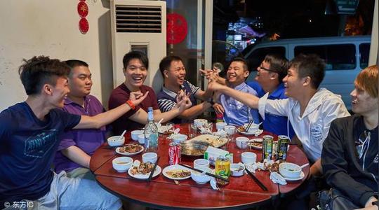 那些喜欢在朋友圈发ktv唱歌喝酒视频的人,想要告诉我们什么?