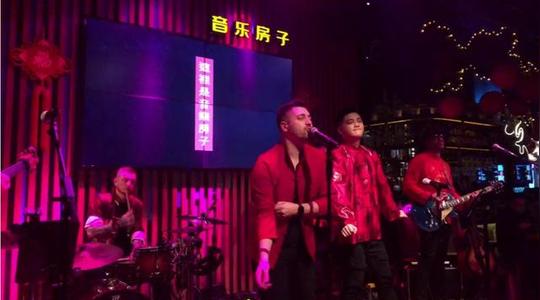 抖音猫爪爱心背景音乐是什么歌谁唱的reality完整中-钱来也