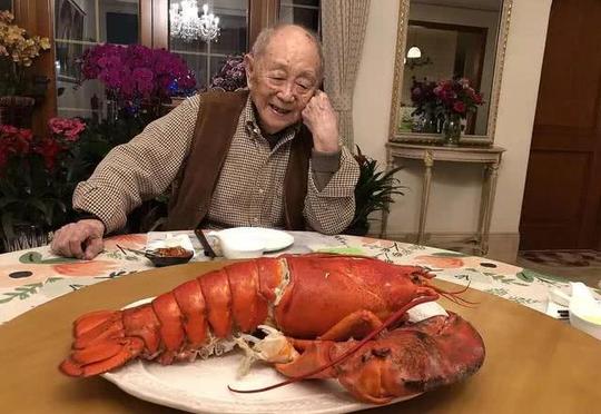 "人家说,不要留超过八十岁的老人在家里吃饭,以免发生意外,那我就