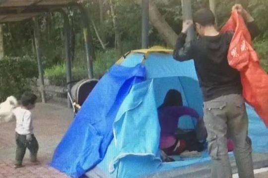 创业失败证件被偷高学历夫妻带娃流浪街头