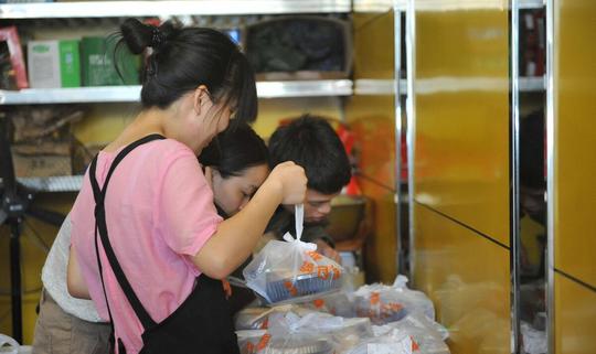 快餐小生意创业(四川这家快餐店年赚250万的技巧)