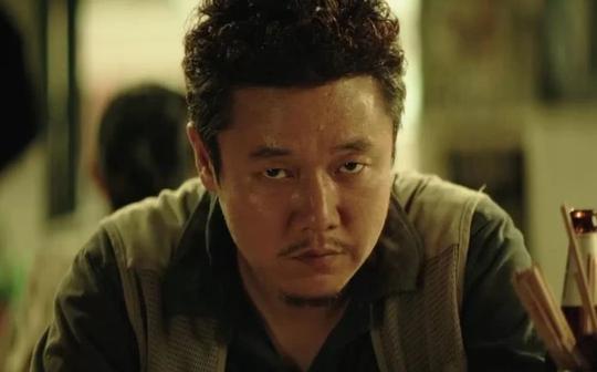 把小s催眠哭,身上扎针无数,39岁"油腻"大叔肖央凭啥爆