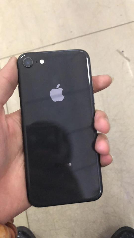 苹果iphone8深空灰色64g国行苹果8,黑的,基本全新