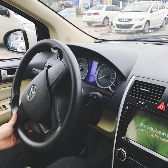 汽车正文市民下载"巴歌出行"app,用手机进行简单的操作,即可按照