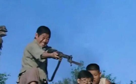 小兵张嘎拿枪指人微信动态视频素材分享图片1