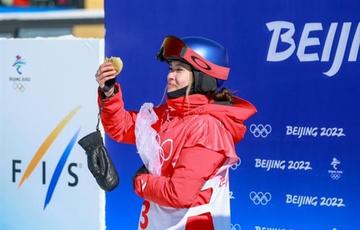 谷爱凌爱吃馅饼被CUE可爱图片