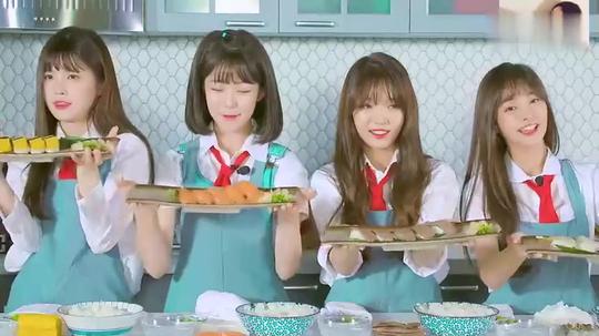 偶像学校女团小姐姐一边做寿司一边唱歌:你喜欢吗?