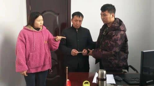 弟创业急需钱，亲姐有钱不借穷后爸给80000，3年后姐报应来了
