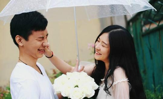 结婚时借钱给弟弟创业，九年后他救了老公一命