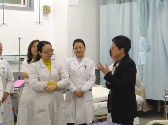 选手们展示了省赛比赛项目静脉输液以及口腔护理技能操作等项目.