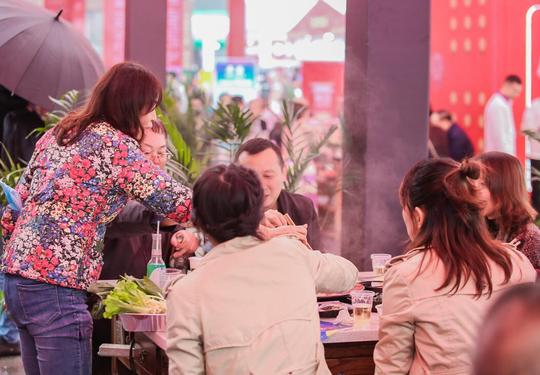 盘锦开火锅加盟店，如何在起步时领先一步?