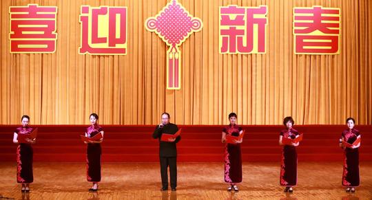 朗诵《建设开放新疆共圆祖国梦想》