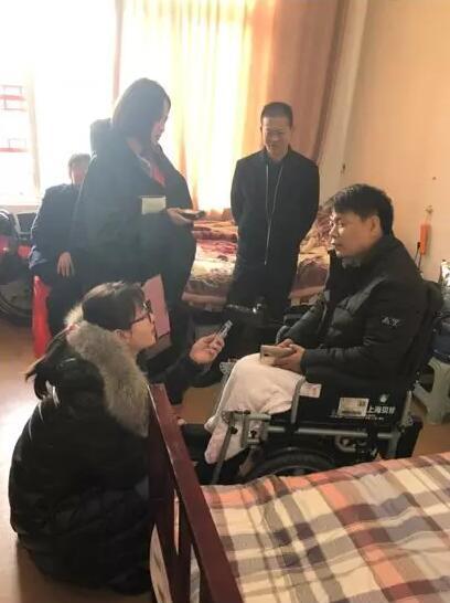 华夏时报社的记者王晓慧采访通过互联网创业的朱怀勇