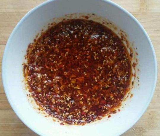 教你自制辣椒油，按照方法和配方做，又香又辣，开胃下饭