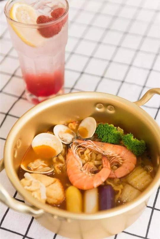 抖音网红泡面小食堂来啦!一碗泡面比画还美