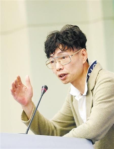 重庆创业圈“怪咖”:20多年坚持在咖啡馆办公