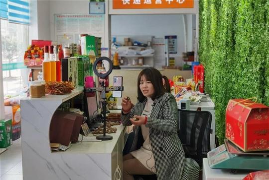 湖北房县小生意(房县女青年竟带动800多人脱贫)