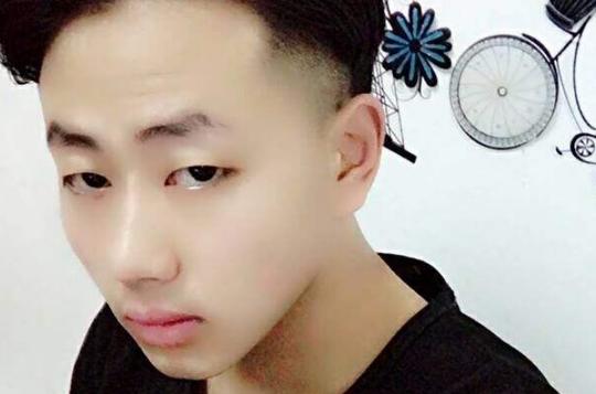 仙洋,快手中的战神,从称号可以看出,也是不安分的人,以前与太多的网