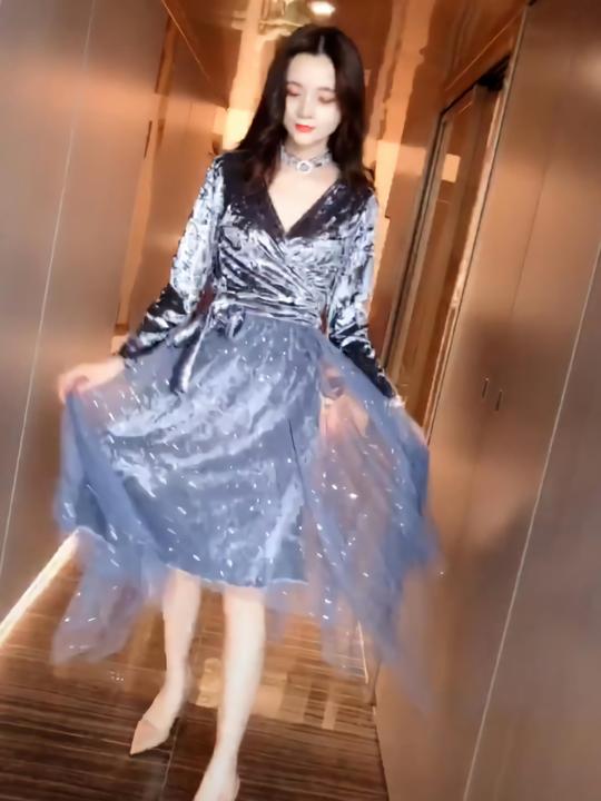 抖音美女也是实力带货王，火了“星空裙”，网友开始不淡定！