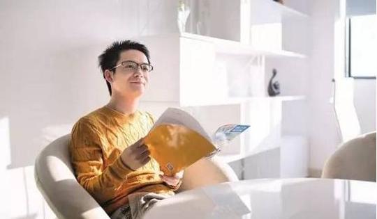 85后屌丝和马云合伙做生意,5年赚100亿,于是花200万吃饭,5000万捐款