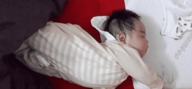哄宝宝入睡的八种错误做法