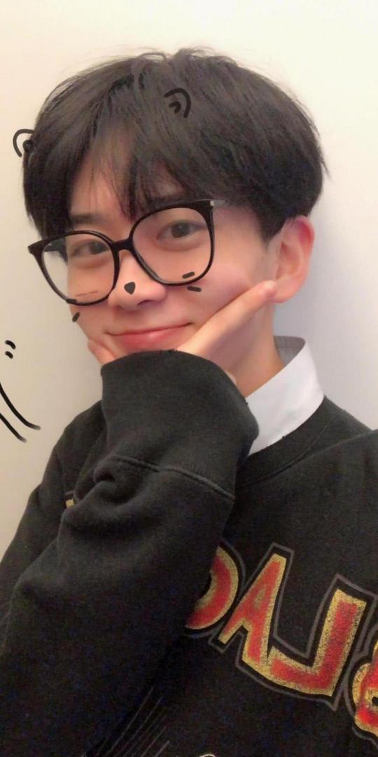 你们抖音里的小哥哥费启鸣,自拍和他拍简直换了一个人!