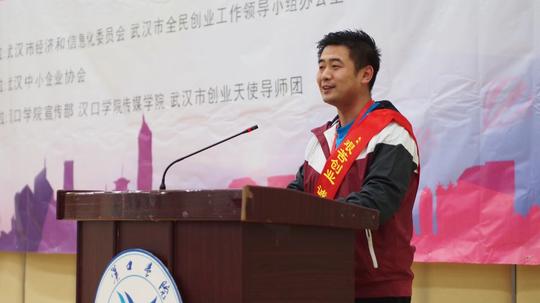 范小虎带领他的团队一步一步艰辛的项目研发,均衡学业和创业的双方面