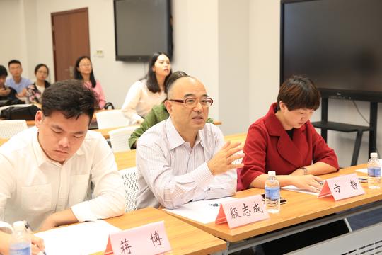 领导分别从成本预算,人力资源,办公场所等方面对创业团队进行现场提问