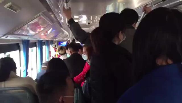 疫情期间生孩子可以几个人陪同