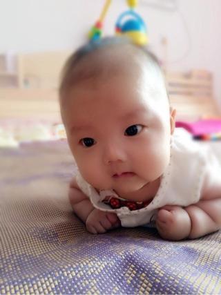 宝宝最近频繁吃手是怎么回事