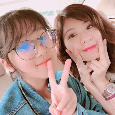 贾静雯大女儿玩叛逆:公开与粉丝互怼脏话,声称骂了又怎样