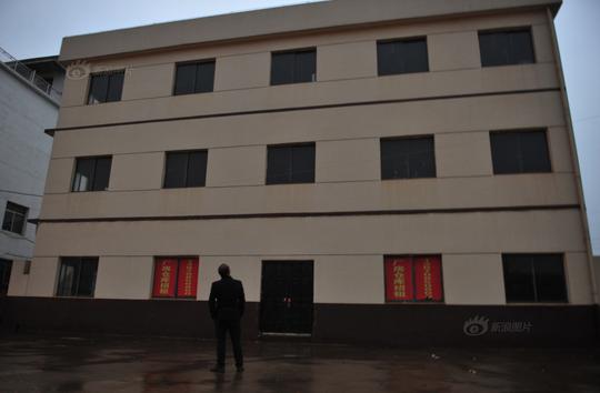 青年艺术家蜗居学生村10年逃不过拆迁命运