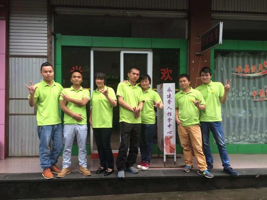 生意好后,郭丽芹也从来没有降低服务要求,她告诉我,他们按摩店的宗旨