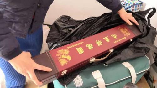 大妈五年花五十万买收藏品:上万字画最多值两三百