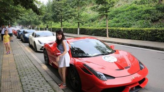 车迷分享滴滴打车经历，半夜开来法拉利，豪车只接女乘客?