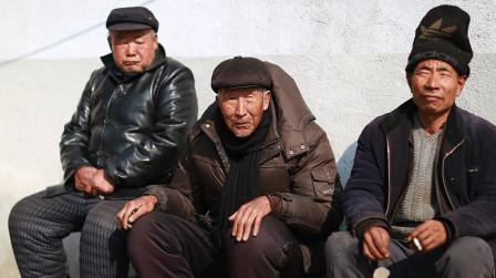 农村“伪孝”风气蔓延，老人心痛无言，年轻人却不懂得反思