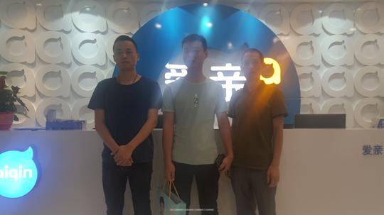 热烈庆祝广东刘先生加盟爱亲母婴!预祝生意兴隆!