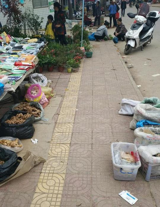 农村集市摆地摊,成本少利润大的小生意,当下非它莫属