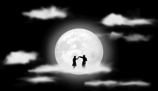 情侣月亮上跳舞-婚庆婚礼视频素材-www.vjshi.com