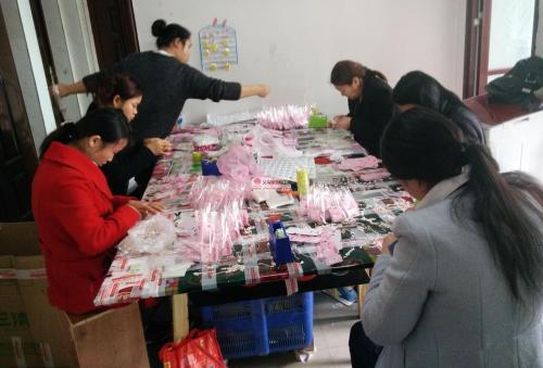 农村家里的老人能在家做个手工活赚个零花钱有吗求