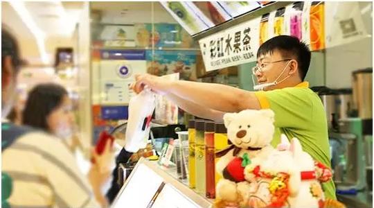 90后海归,看了一圈711淘宝京东便利店后,为何选择加盟奶茶店?(一)|加