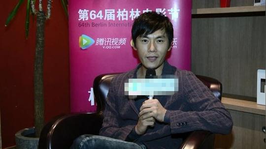 戏份取舍同导演有分歧在《推拿》中,秦昊用胶水粘住了左眼