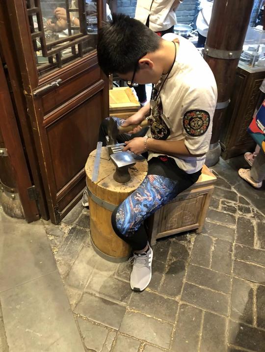这个师傅厉害古代做银首饰都这样吗