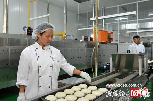 诚信成金字招牌"油条哥"开厂烤面包良心生意做大了