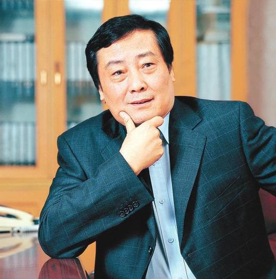 42岁在路边卖冰棍发现商机,创业9年成首富