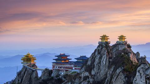 伏牛山主峰在哪儿？