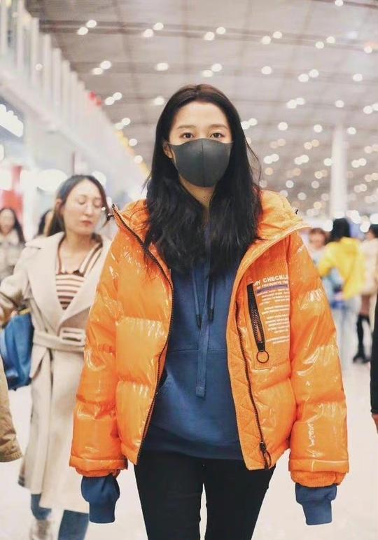 套件李湘这回真伤心了，套件大妈棉袄就出来了，手上鸽子蛋成最后倔强